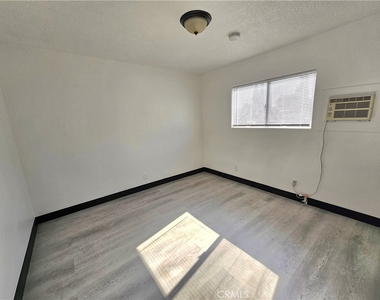 1651 E 42nd Street - Photo Thumbnail 6