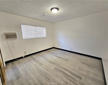 1651 E 42nd Street - Photo Thumbnail 7