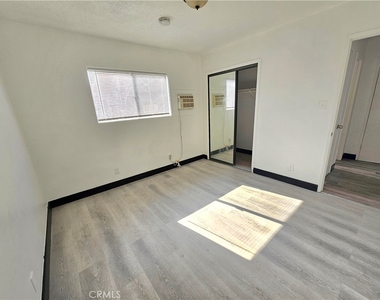 1651 E 42nd Street - Photo Thumbnail 5