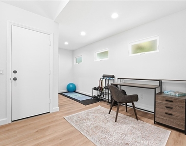 83 Palm Beach Court - Photo Thumbnail 14