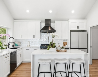 83 Palm Beach Court - Photo Thumbnail 10