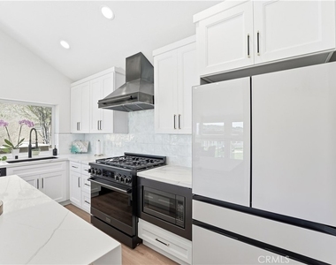 83 Palm Beach Court - Photo Thumbnail 12