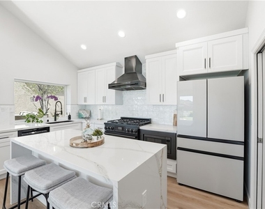 83 Palm Beach Court - Photo Thumbnail 11
