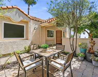 83 Palm Beach Court - Photo Thumbnail 7