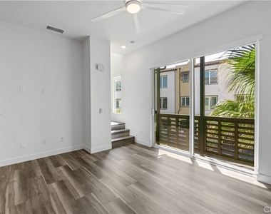 1632 Doheny Way - Photo Thumbnail 5
