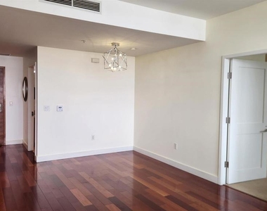 700 W E Street - Photo Thumbnail 9