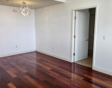 700 W E Street - Photo Thumbnail 8