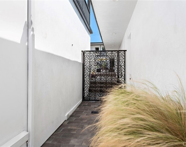 326 N Coast - Photo Thumbnail 1
