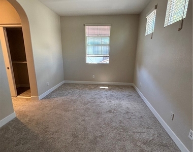 1305 Mother Lode Way - Photo Thumbnail 10