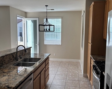 1305 Mother Lode Way - Photo Thumbnail 5