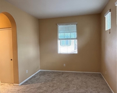 1305 Mother Lode Way - Photo Thumbnail 3