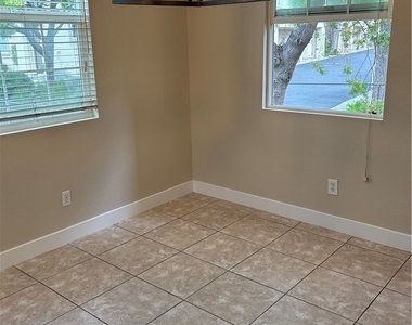 1305 Mother Lode Way - Photo Thumbnail 6