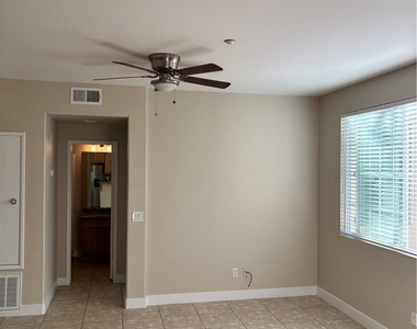1305 Mother Lode Way - Photo Thumbnail 7