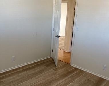 13757 Greenwood Place - Photo Thumbnail 9