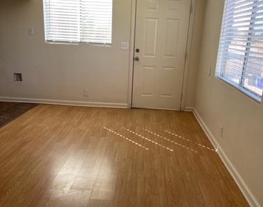 13757 Greenwood Place - Photo Thumbnail 4