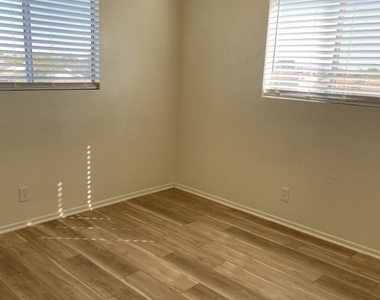 13757 Greenwood Place - Photo Thumbnail 10