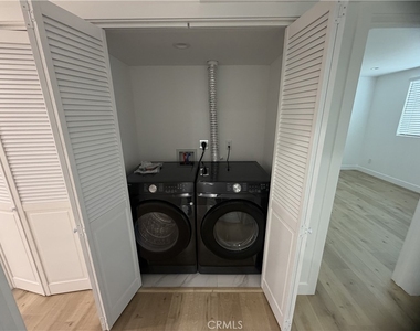 6709 Denny Ave - Photo Thumbnail 7