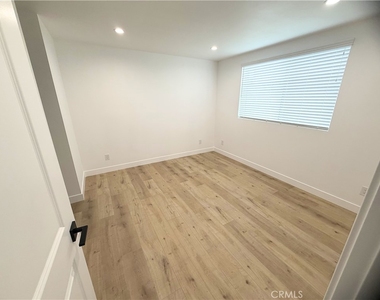 6709 Denny Ave - Photo Thumbnail 6
