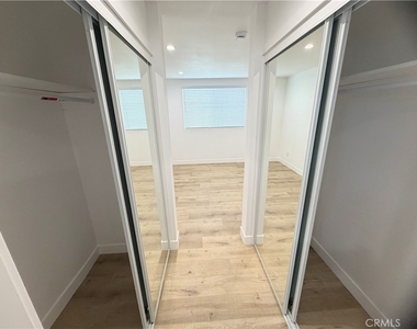6709 Denny Ave - Photo Thumbnail 8