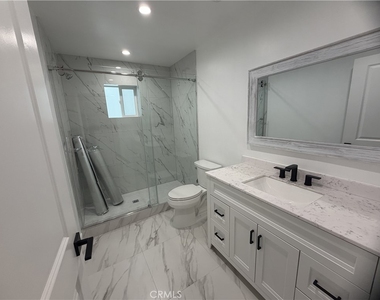 6709 Denny Ave - Photo Thumbnail 12