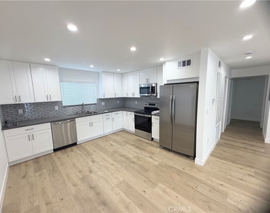 6709 Denny Ave - Photo Thumbnail 3