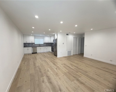 6709 Denny Ave - Photo Thumbnail 2