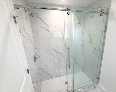 6709 Denny Ave - Photo Thumbnail 10