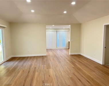 7321 Darby Place - Photo Thumbnail 2