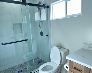 7321 Darby Place - Photo Thumbnail 10