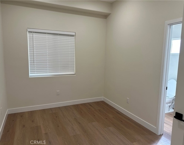 7321 Darby Place - Photo Thumbnail 6