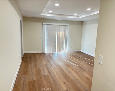 7321 Darby Place - Photo Thumbnail 4