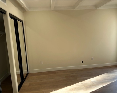 7321 Darby Place - Photo Thumbnail 12