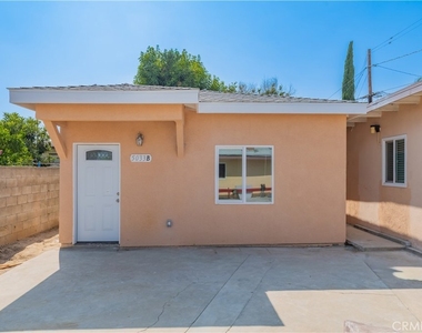 5033 Sultana Avenue - Photo Thumbnail 2