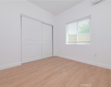 5033 Sultana Avenue - Photo Thumbnail 12