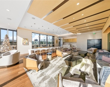 889 Francisco Street - Photo Thumbnail 13