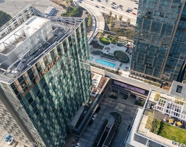 889 Francisco Street - Photo Thumbnail 36