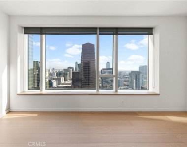 889 Francisco Street - Photo Thumbnail 5