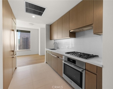 889 Francisco Street - Photo Thumbnail 7