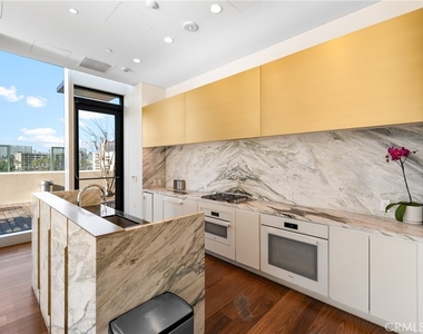 889 Francisco Street - Photo Thumbnail 15