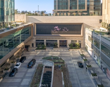 889 Francisco Street - Photo Thumbnail 30