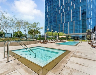889 Francisco Street - Photo Thumbnail 22