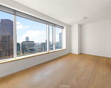 889 Francisco Street - Photo Thumbnail 3