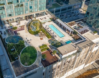 889 Francisco Street - Photo Thumbnail 25
