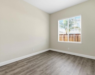1067 Somersby Way - Photo Thumbnail 29
