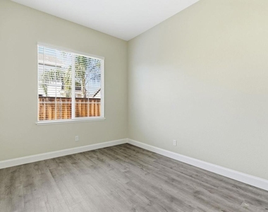 1067 Somersby Way - Photo Thumbnail 30