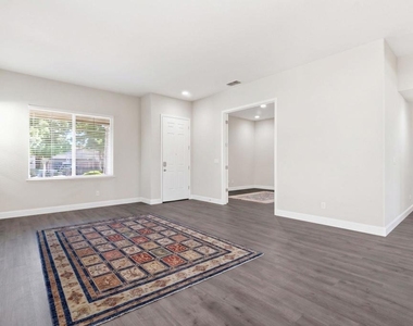 1067 Somersby Way - Photo Thumbnail 8