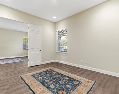 1067 Somersby Way - Photo Thumbnail 10