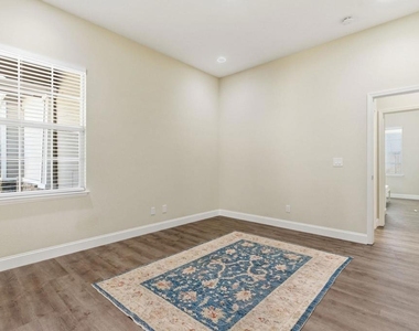 1067 Somersby Way - Photo Thumbnail 9