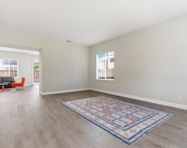 1067 Somersby Way - Photo Thumbnail 5