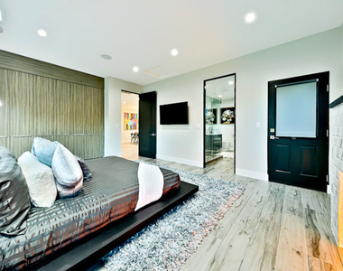 1741 Stearns Drive - Photo Thumbnail 16